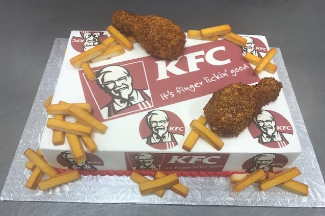 This 'finger lickin' fried chicken' fooled party guests as it's actually a  CAKE - Wales Online
